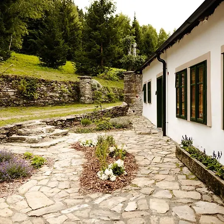 Na Stare Myslivne Apartment *